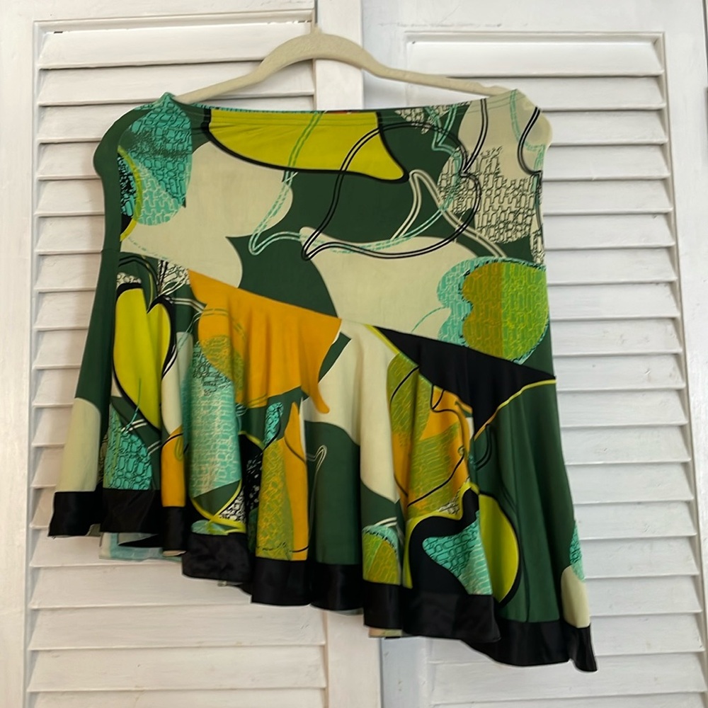 Salsa skirt, stretchy, perfect for dancing salsa and other Latin dances.
